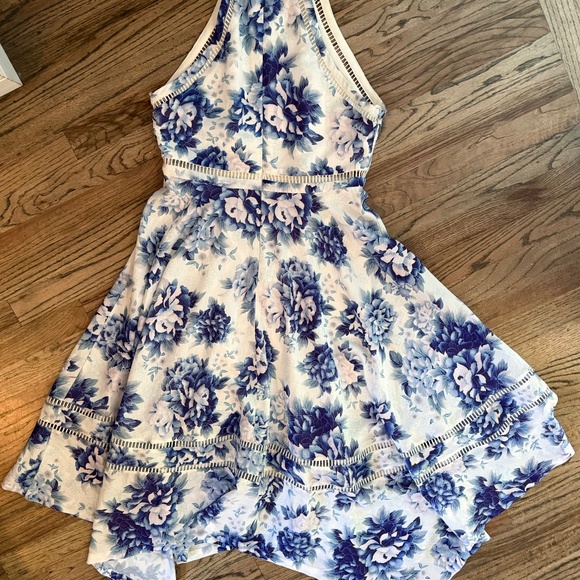 Elliatt Floral Flourish Midi Dress - Picture 5 of 7